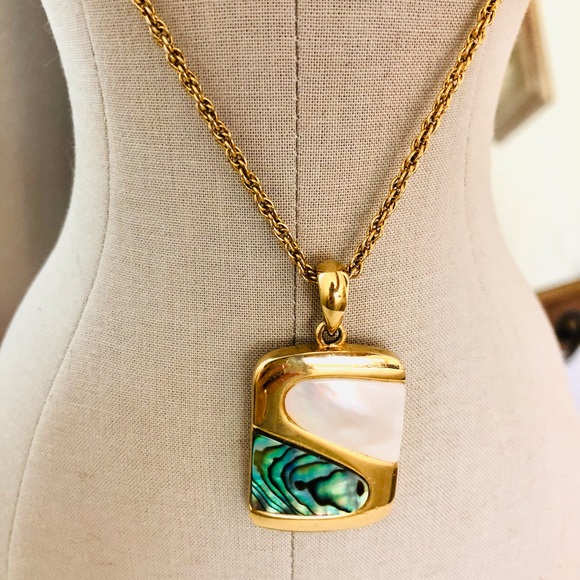 Vintage Abalone Pendant & Mother of Pearl Earrings - Picture 13 of 14